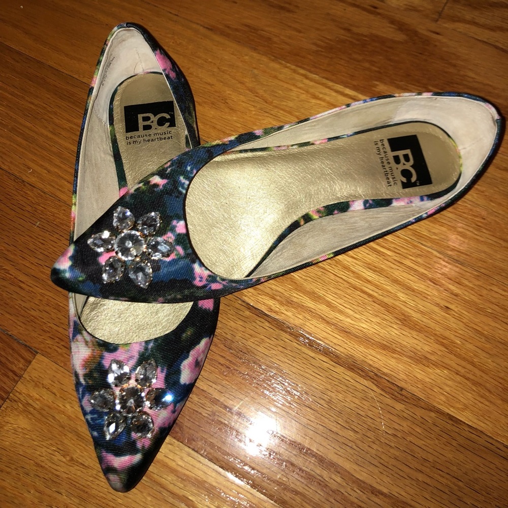 Gorgeous jeweled flats!